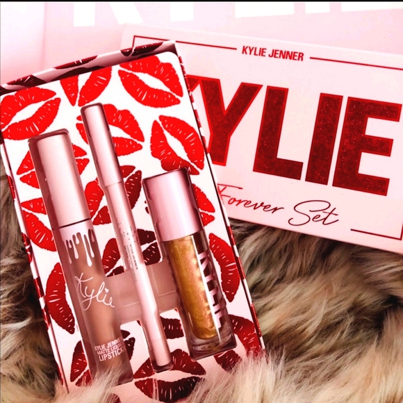 Kylie Cosmetics The Forever Set Lip Kit